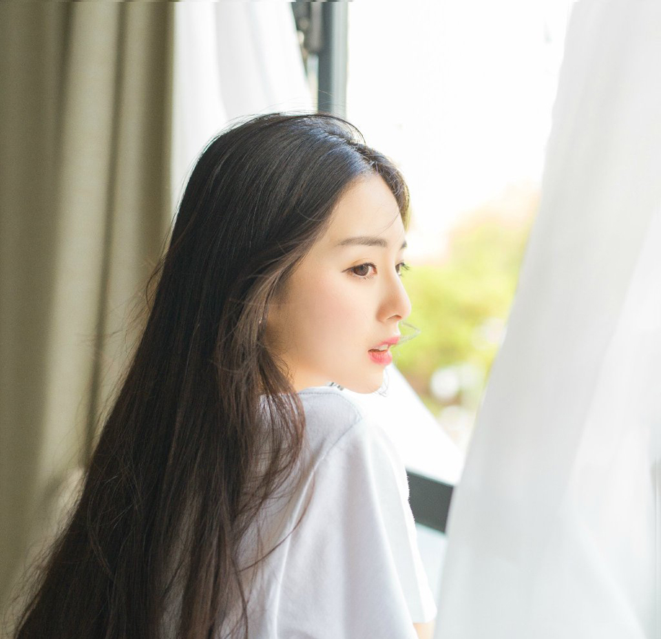 青春不待，时光难再续，最美的年华里圆最美的梦，如果你在追寻梦想，就请奋斗吧，青年，趁我们还年轻，趁我们还有力气奔跑，趁我们还有勇气去争取!